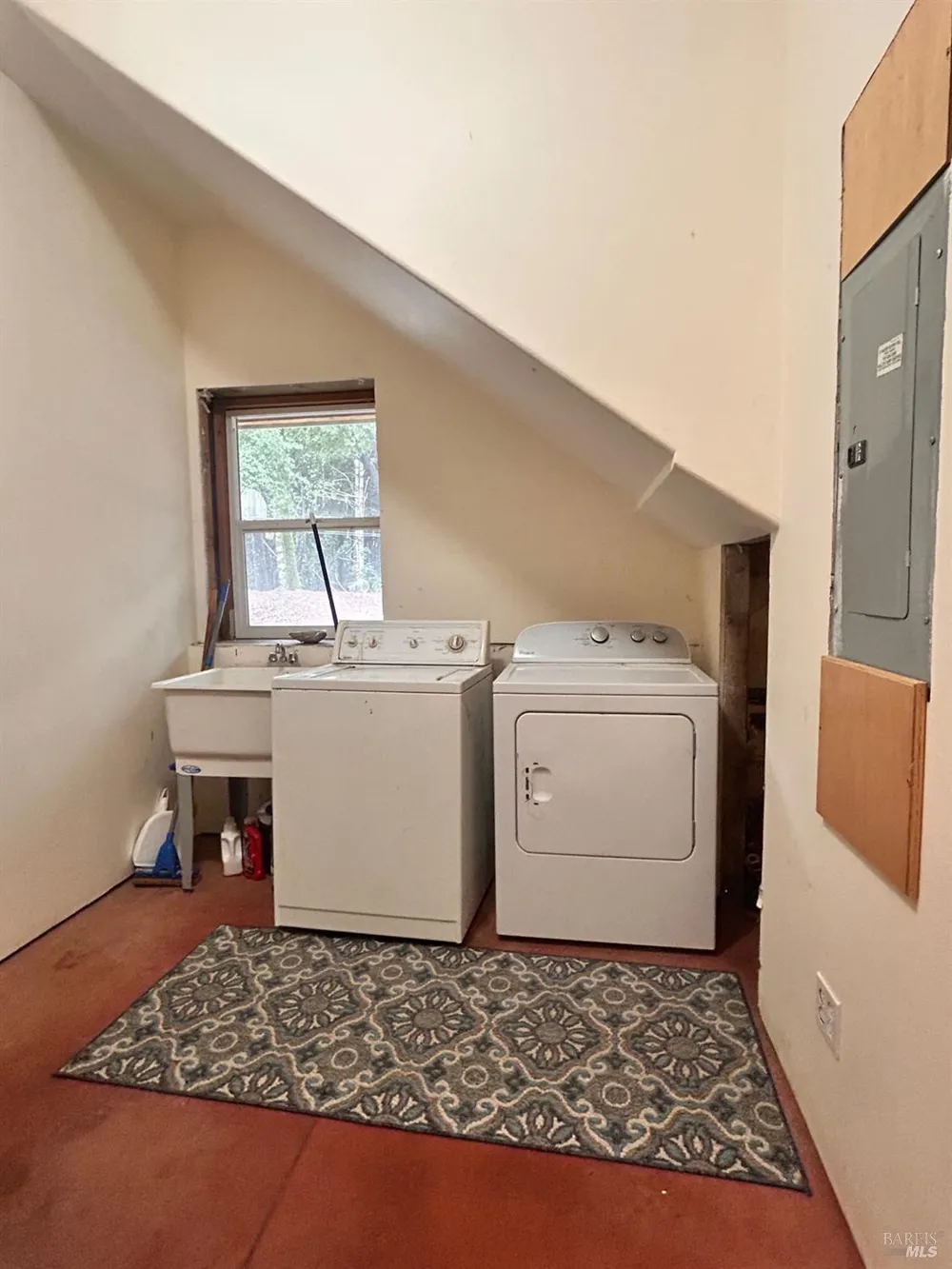 29281 Timberline Road Willits, CA 95490