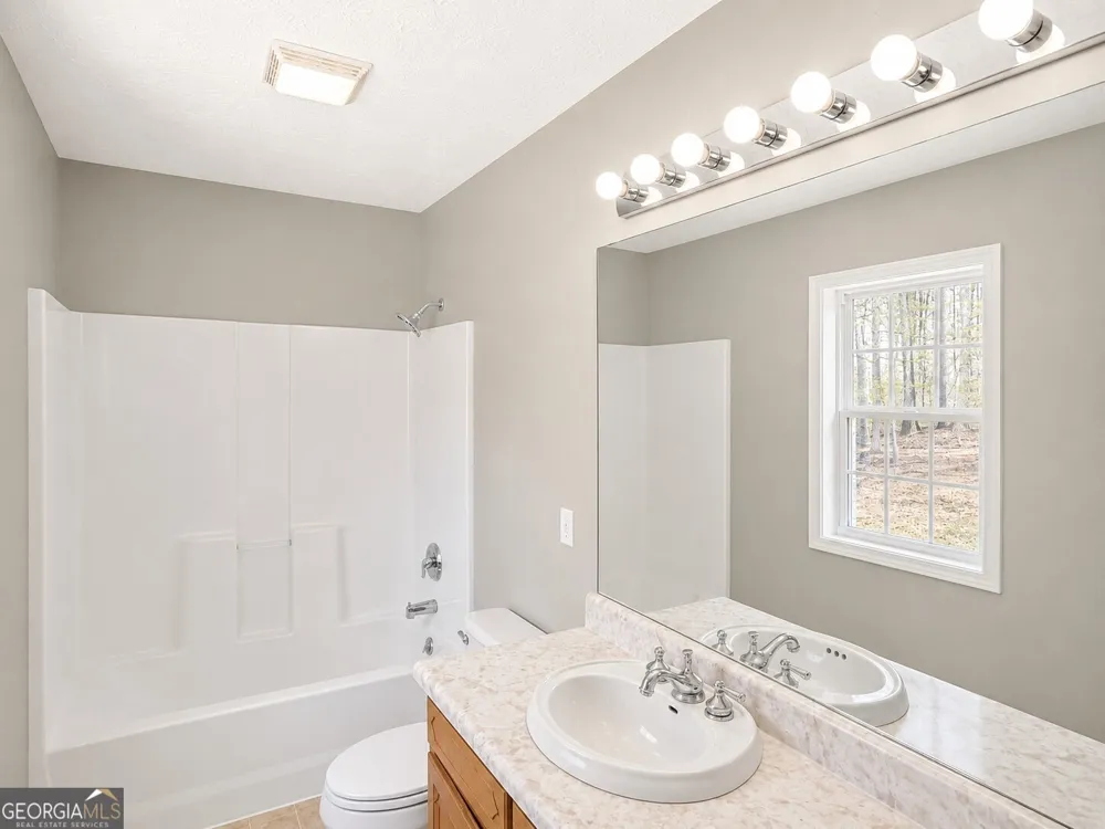 1164 Bert Moorehead RD Canon, GA 30520