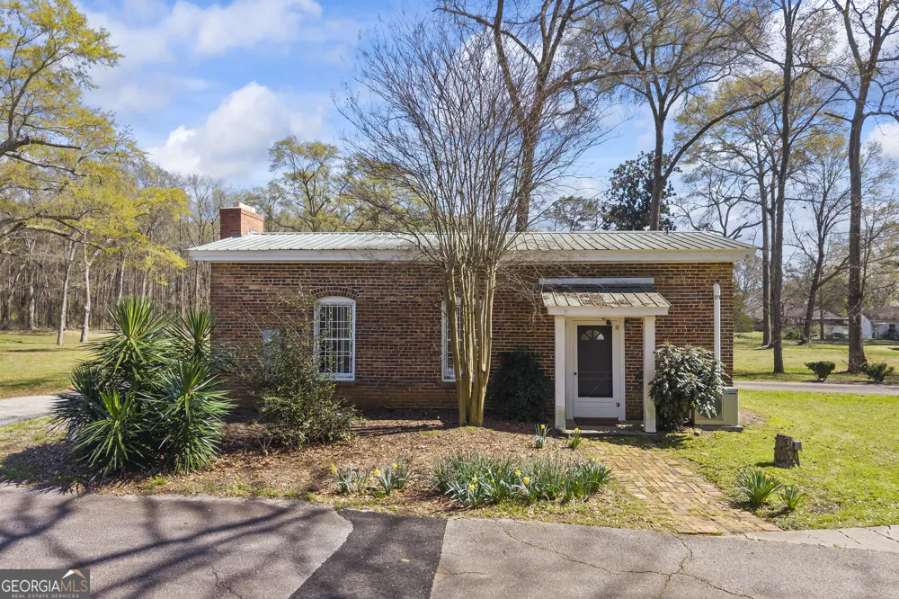 215 Hartwell RD Lavonia, GA 30553