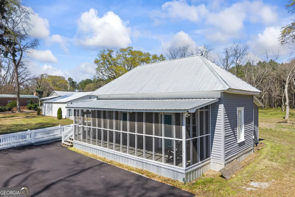 215 Hartwell RD Lavonia, GA 30553