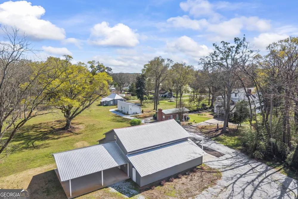 215 Hartwell RD Lavonia, GA 30553