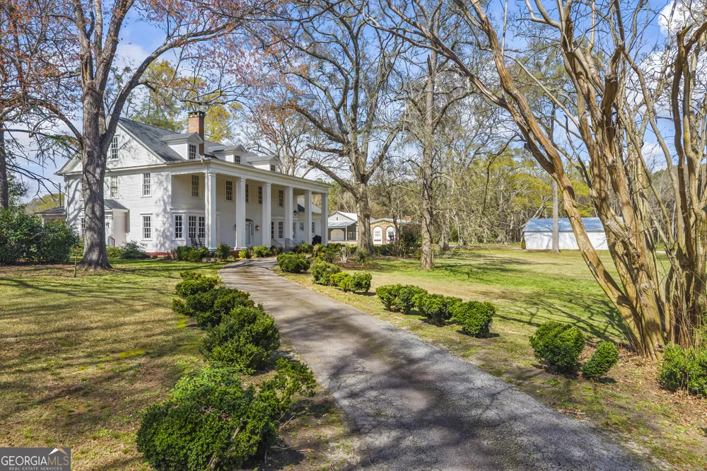 215 Hartwell RD Lavonia, GA 30553