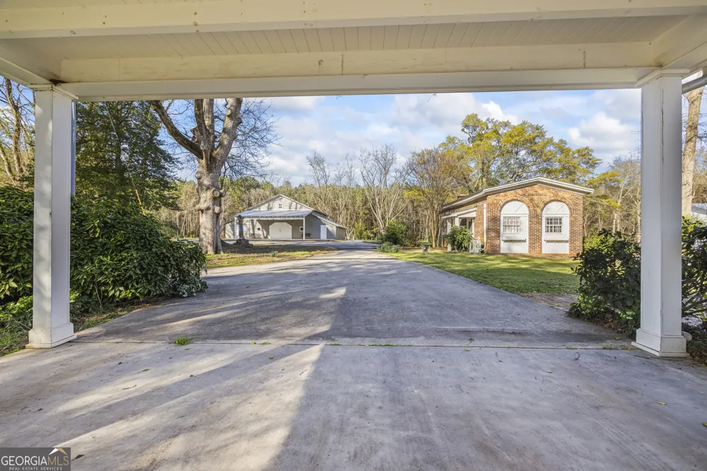 215 Hartwell RD Lavonia, GA 30553