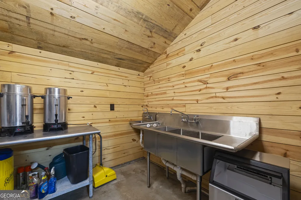 215 Hartwell RD Lavonia, GA 30553