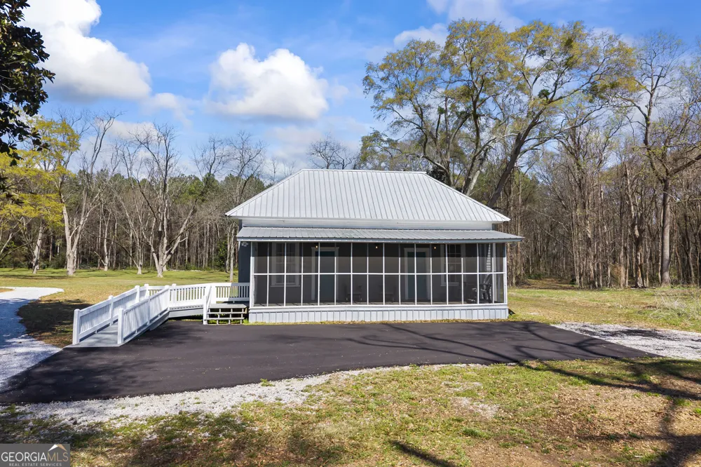 215 Hartwell RD Lavonia, GA 30553