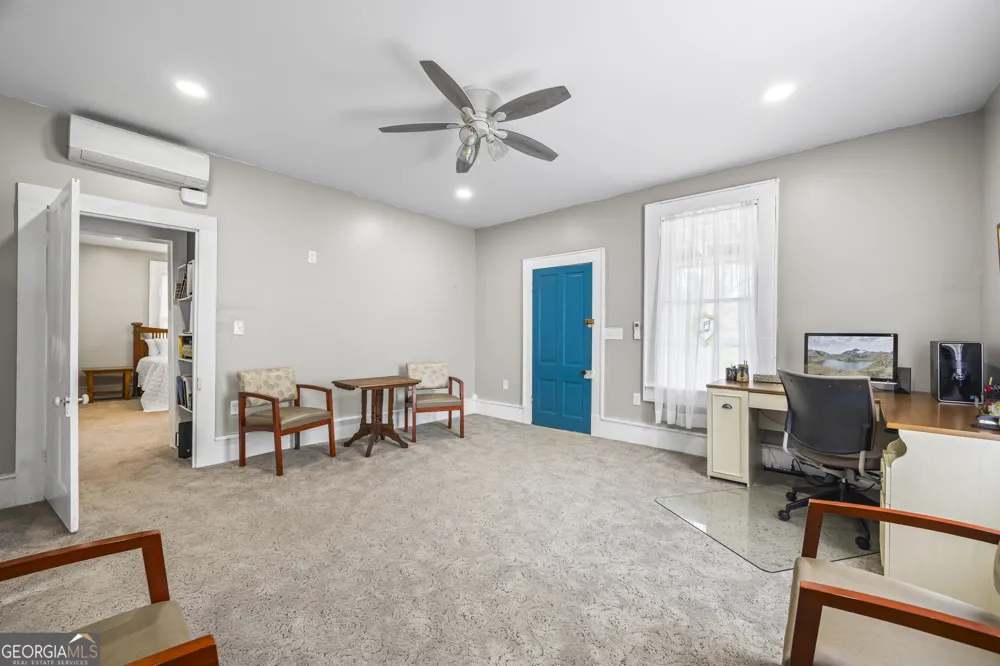 215 Hartwell RD Lavonia, GA 30553