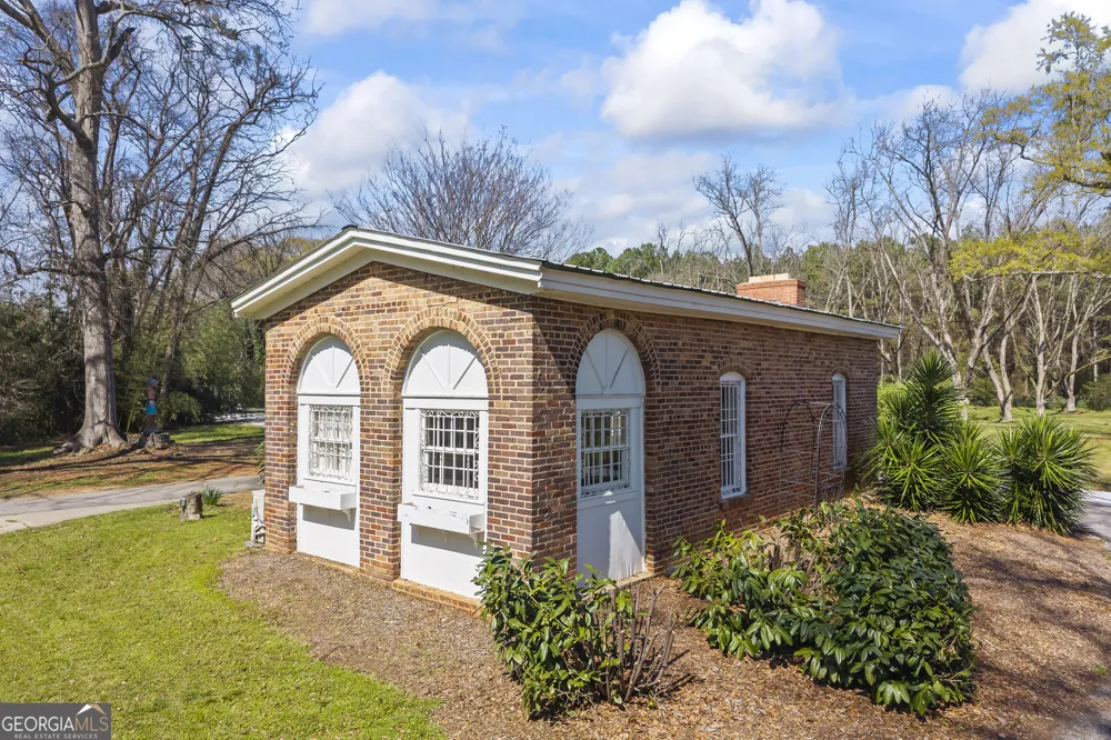 215 Hartwell RD Lavonia, GA 30553