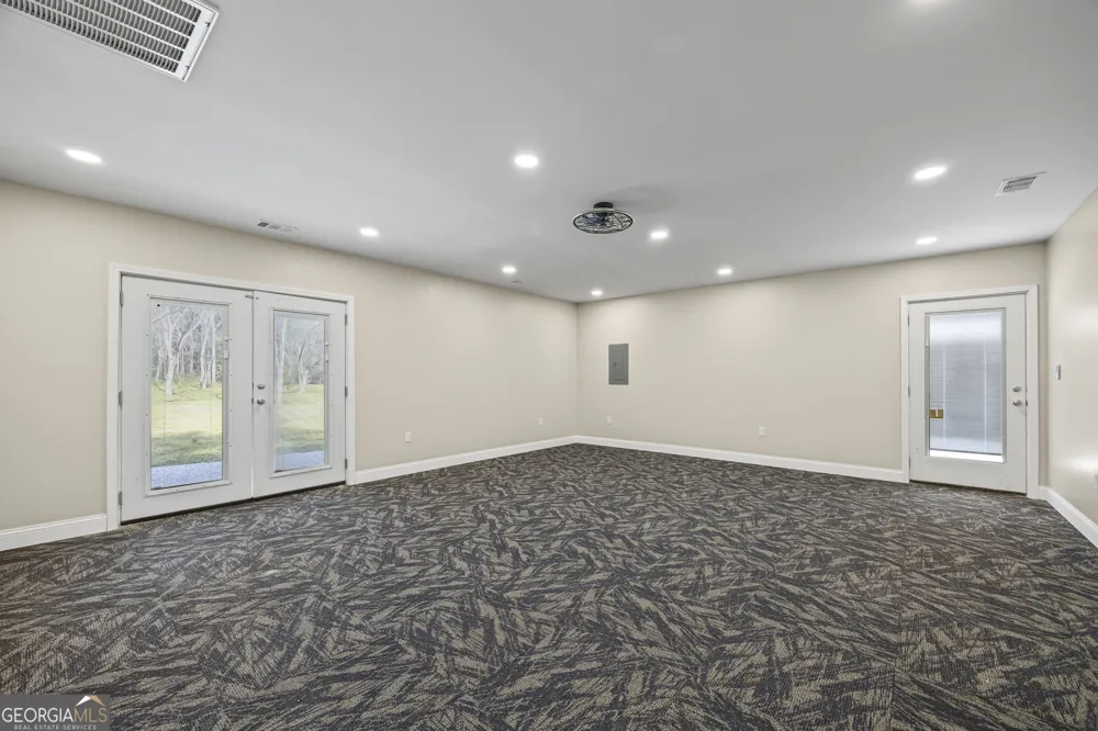 215 Hartwell RD Lavonia, GA 30553