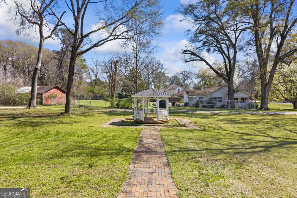 215 Hartwell RD Lavonia, GA 30553