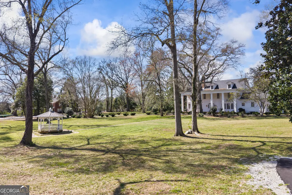 215 Hartwell RD Lavonia, GA 30553