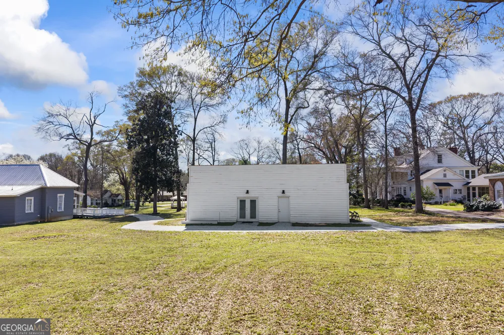 215 Hartwell RD Lavonia, GA 30553
