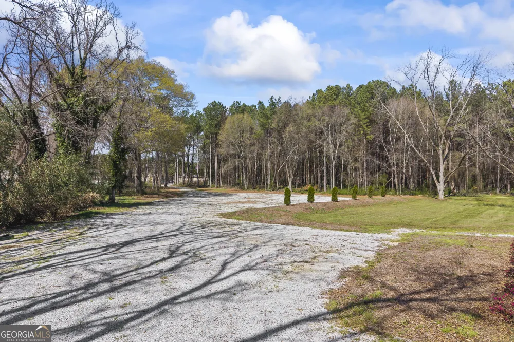 215 Hartwell RD Lavonia, GA 30553