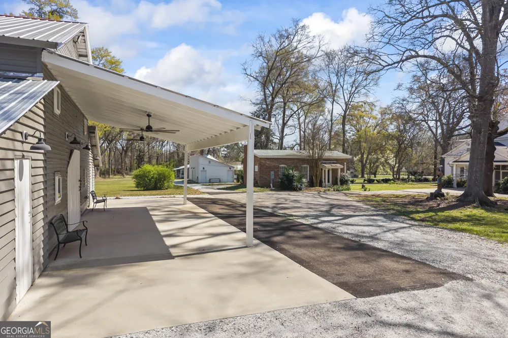 215 Hartwell RD Lavonia, GA 30553
