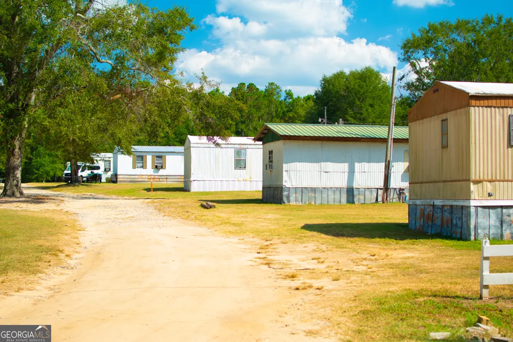 3023 Finch RD Millen, GA 30442