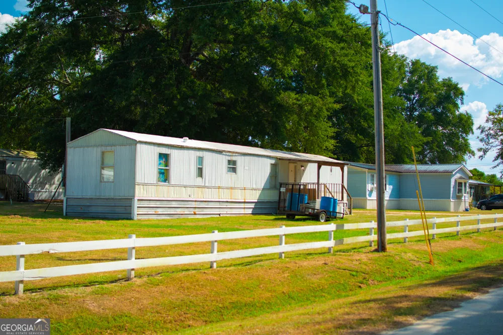 3023 Finch RD Millen, GA 30442
