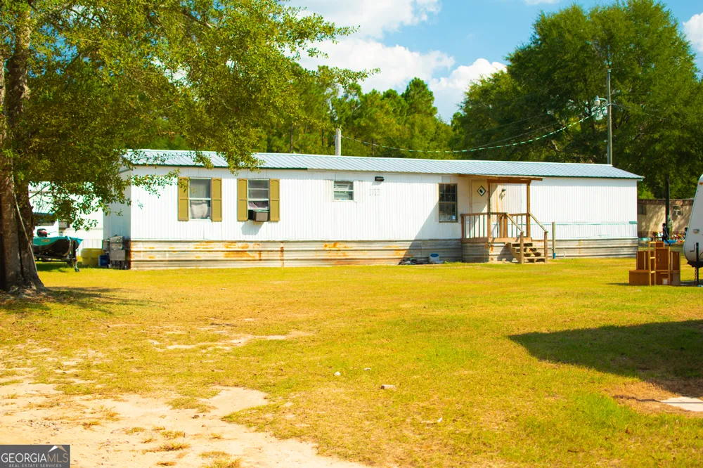 3023 Finch RD Millen, GA 30442