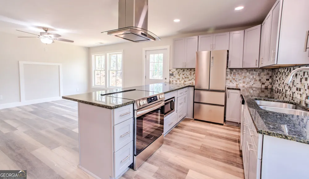 136 Key LN Lakemont, GA 30552