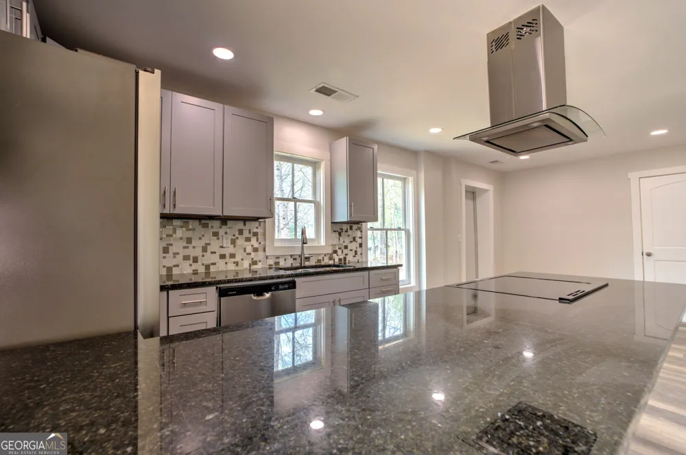 136 Key LN Lakemont, GA 30552