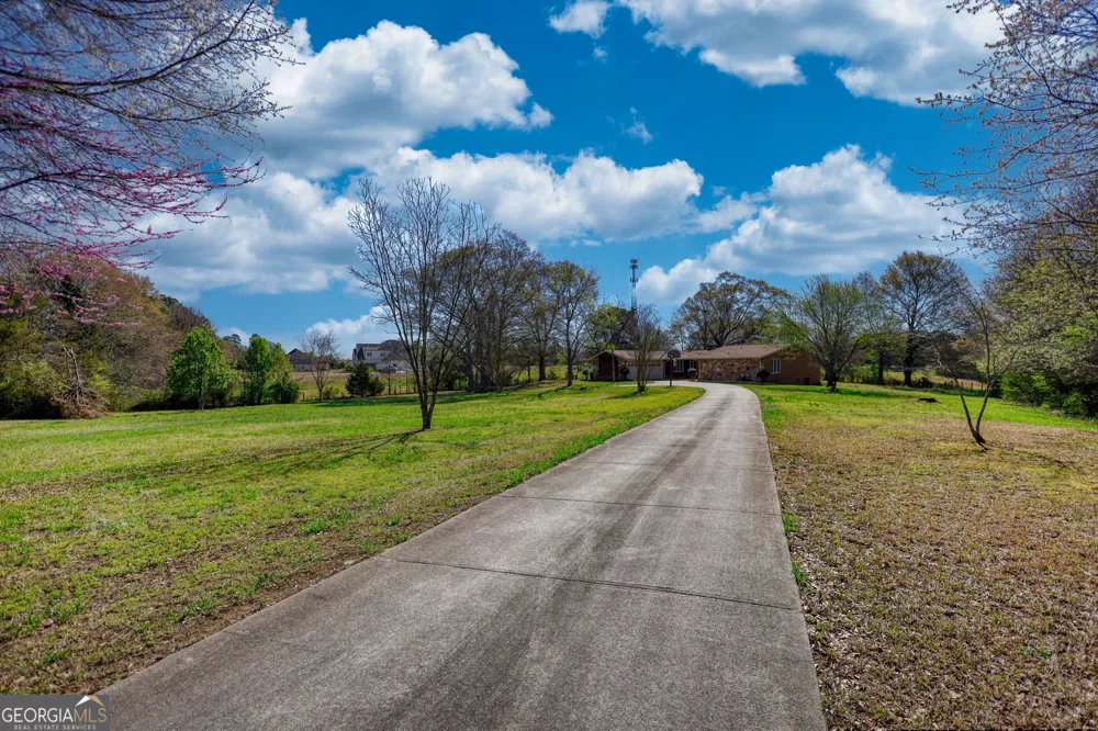 610 Loth Wages RD Dacula, GA 30019
