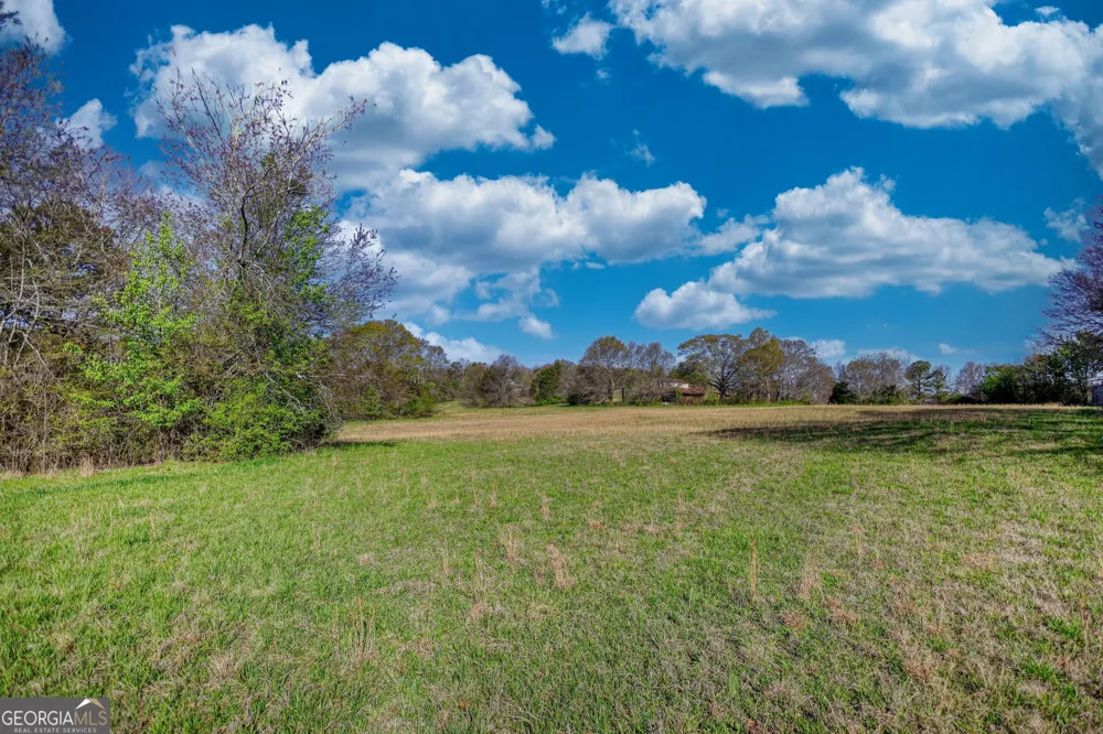 610 Loth Wages RD Dacula, GA 30019