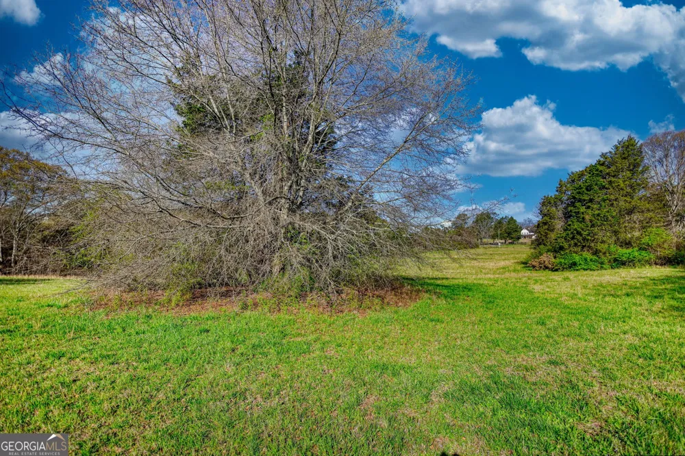 610 Loth Wages RD Dacula, GA 30019