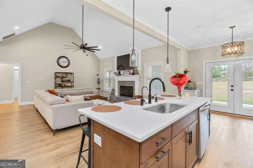294 Conner LN Williamson, GA 30292