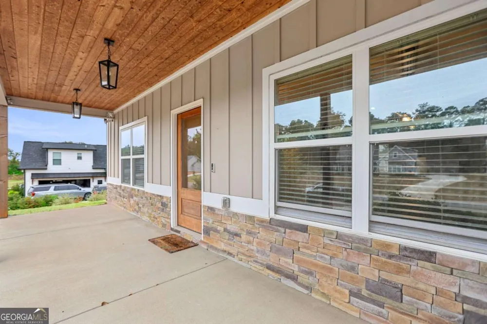 294 Conner LN Williamson, GA 30292