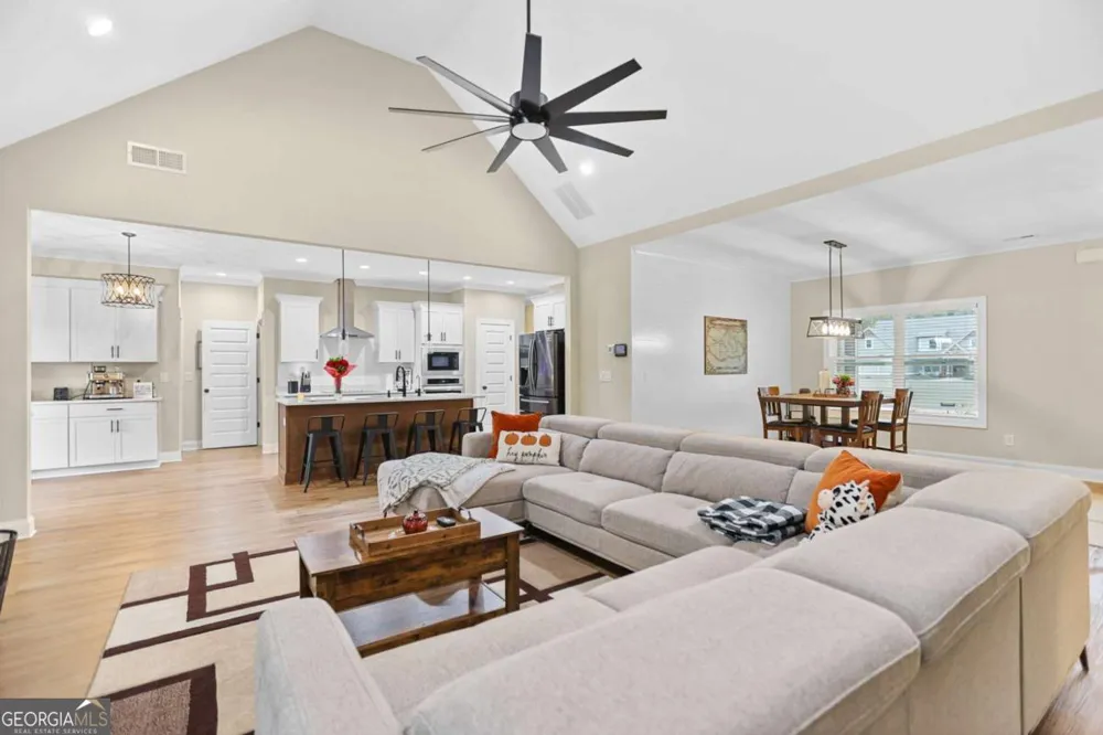 294 Conner LN Williamson, GA 30292
