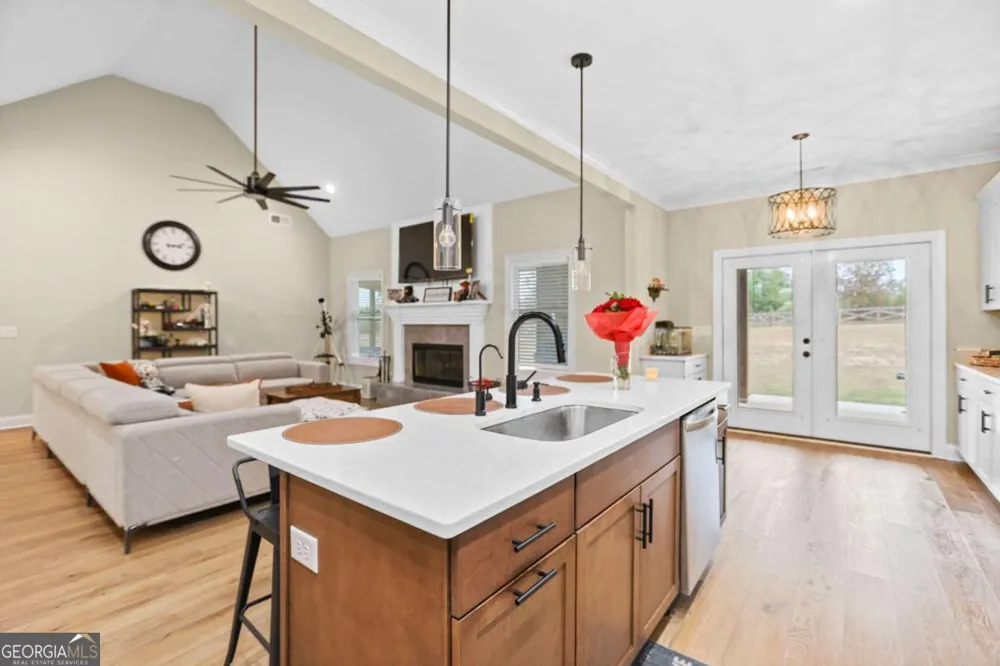 294 Conner LN Williamson, GA 30292