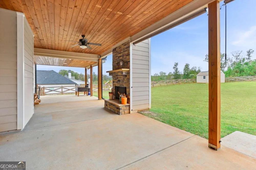 294 Conner LN Williamson, GA 30292