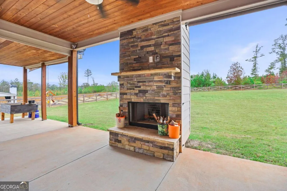 294 Conner LN Williamson, GA 30292