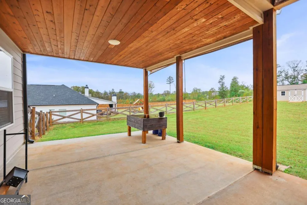 294 Conner LN Williamson, GA 30292