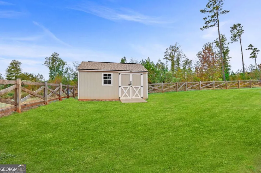 294 Conner LN Williamson, GA 30292