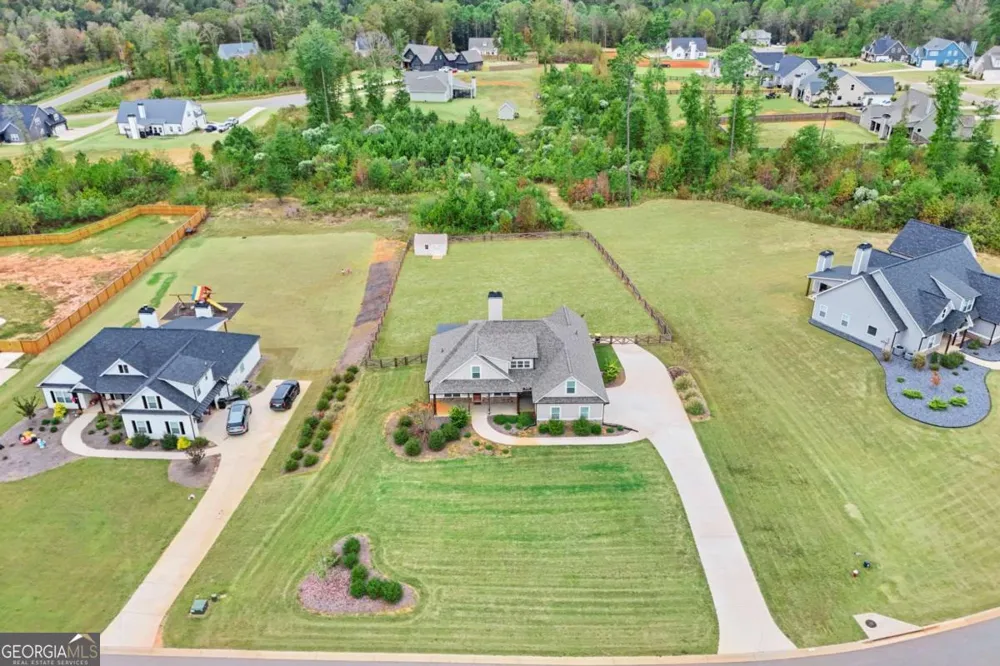294 Conner LN Williamson, GA 30292