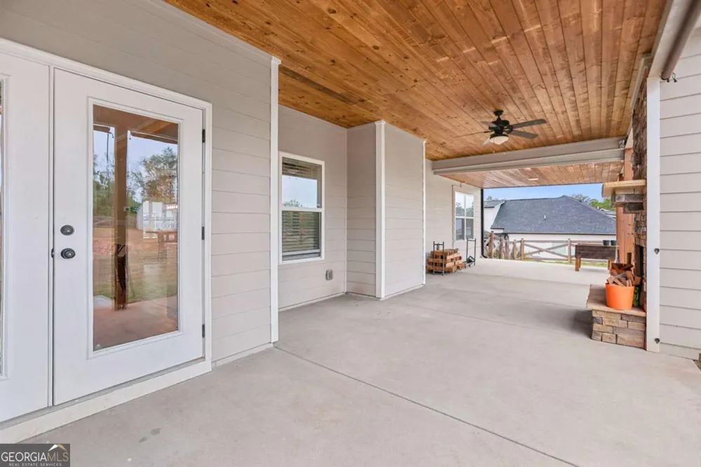 294 Conner LN Williamson, GA 30292