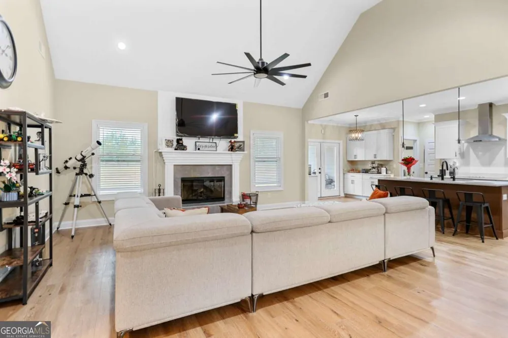 294 Conner LN Williamson, GA 30292