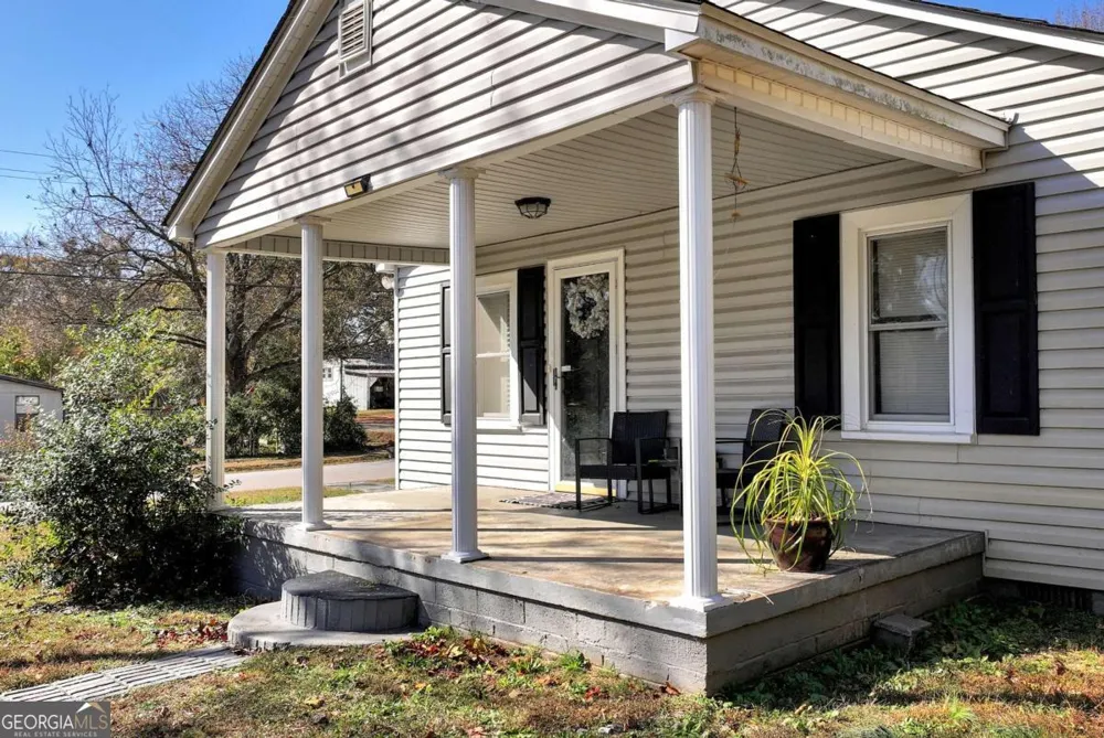 111 College AVE Canon, GA 30520