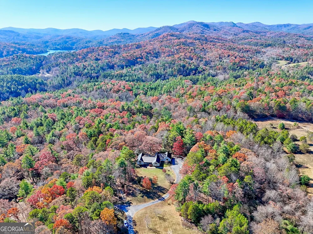 428 Orchard View LN Lakemont, GA 30552