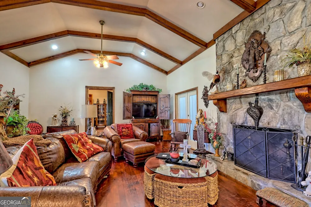 428 Orchard View LN Lakemont, GA 30552