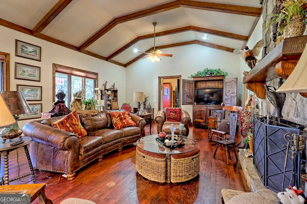 428 Orchard View LN Lakemont, GA 30552