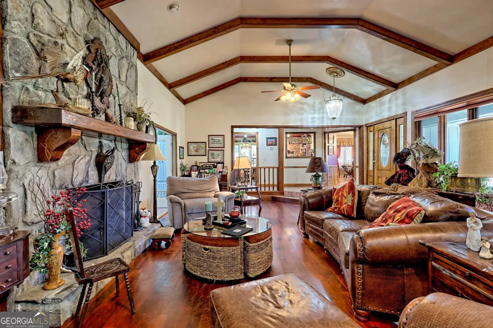 428 Orchard View LN Lakemont, GA 30552
