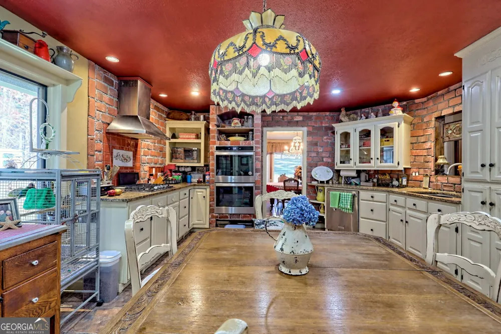 428 Orchard View LN Lakemont, GA 30552