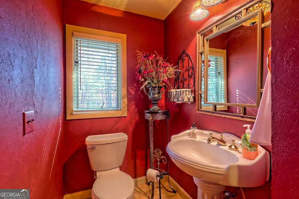 428 Orchard View LN Lakemont, GA 30552