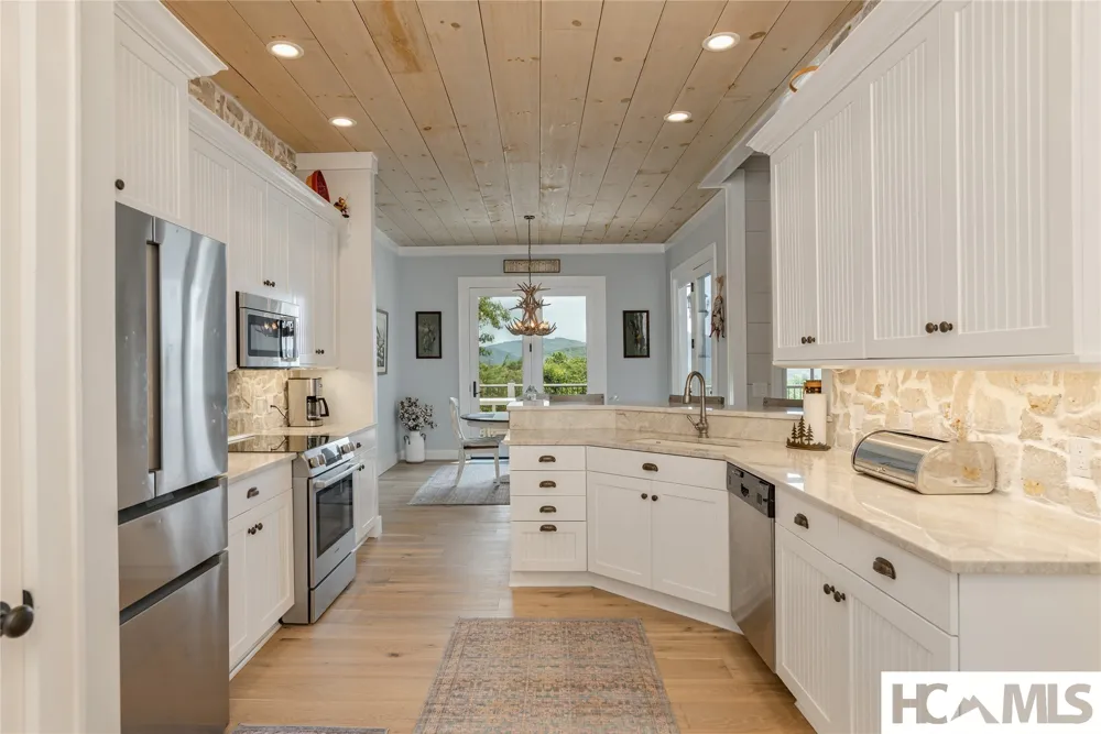 74 Wildberry Lane Cullowhee, NC 28723