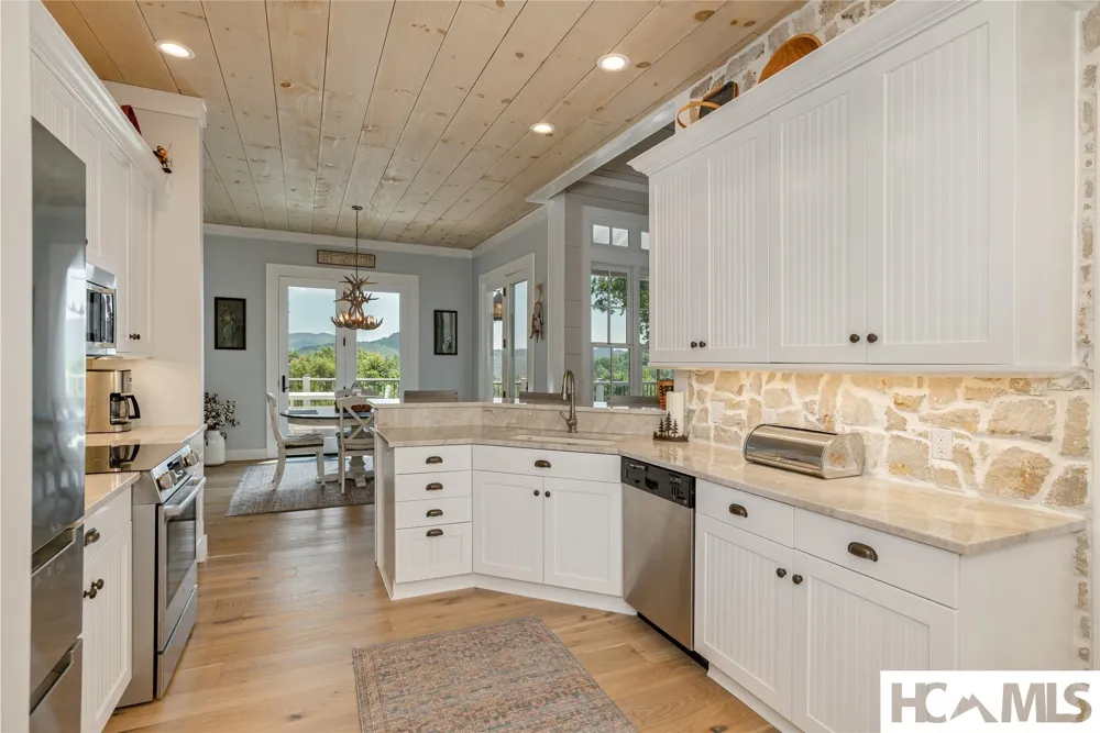 74 Wildberry Lane Cullowhee, NC 28723