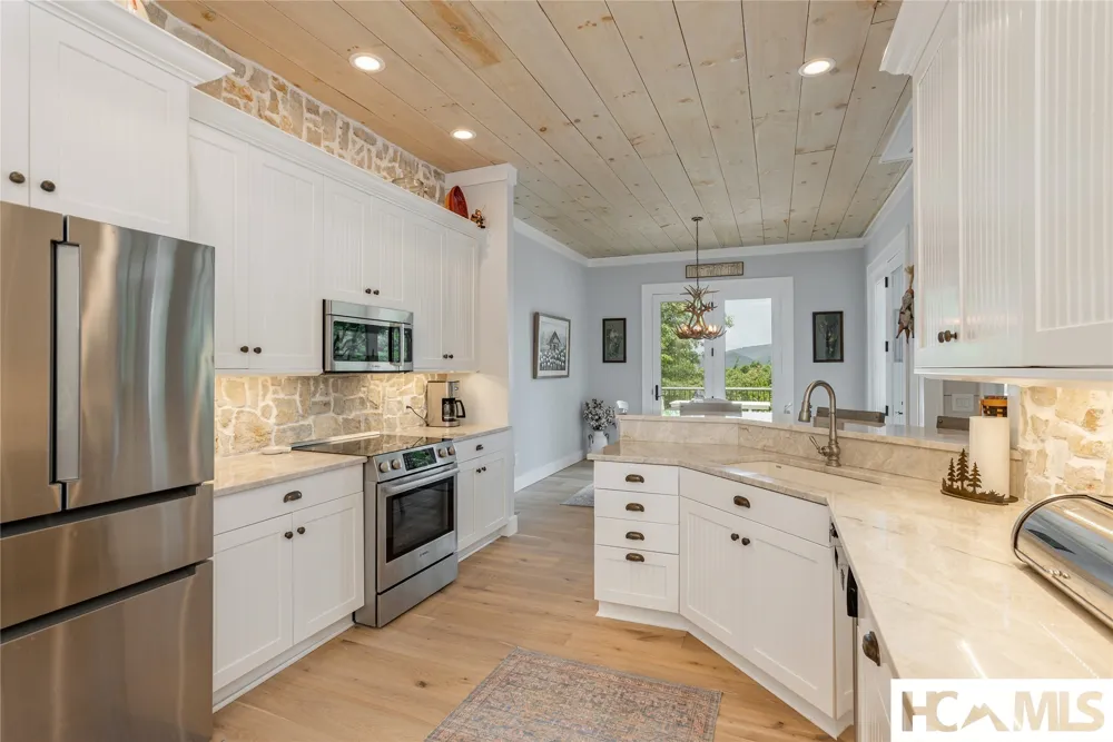 74 Wildberry Lane Cullowhee, NC 28723