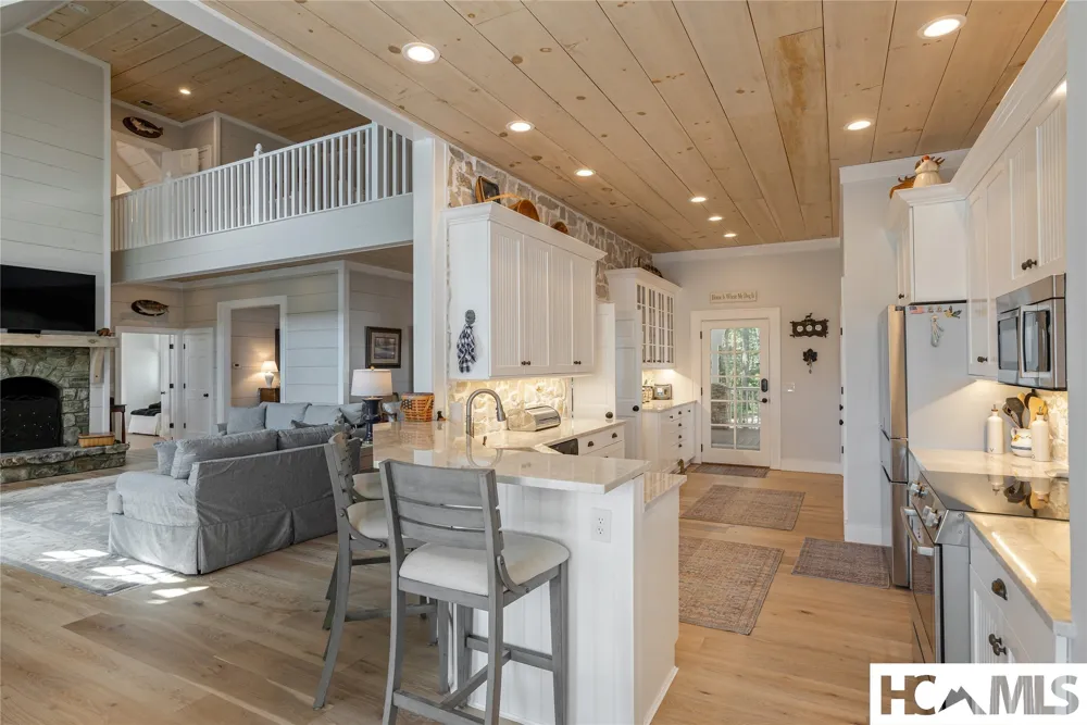 74 Wildberry Lane Cullowhee, NC 28723