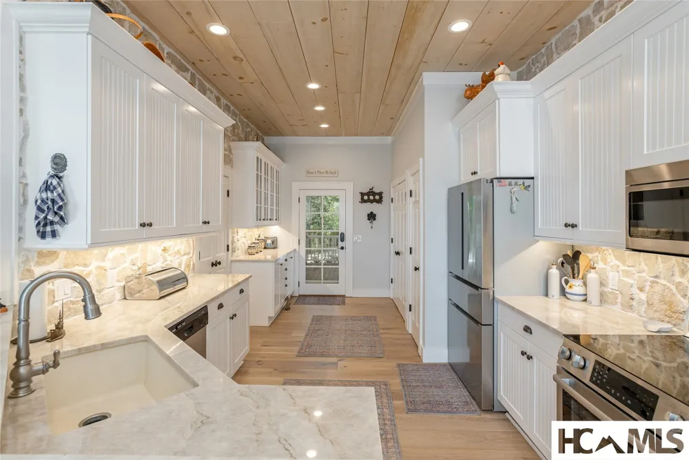 74 Wildberry Lane Cullowhee, NC 28723