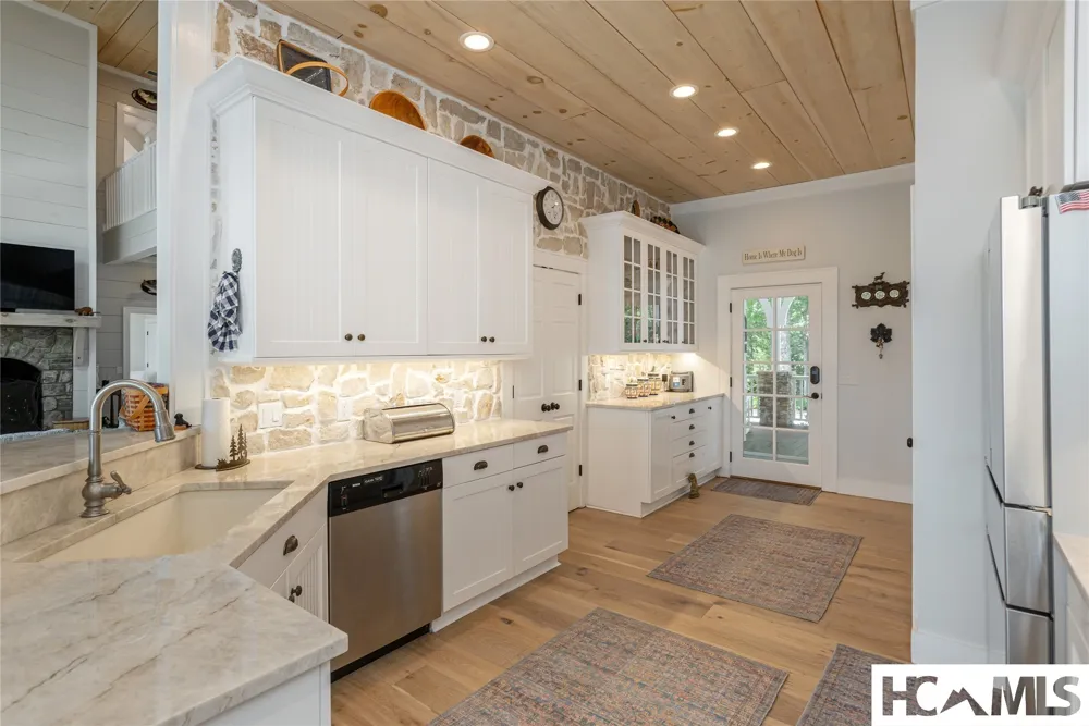 74 Wildberry Lane Cullowhee, NC 28723