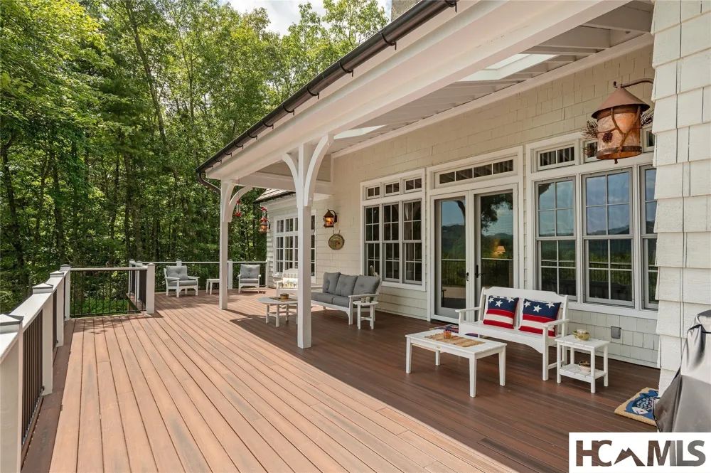 74 Wildberry Lane Cullowhee, NC 28723